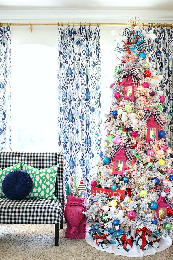 Preppy Christmas tree bg!  Warm christmas decor, Cute christmas
