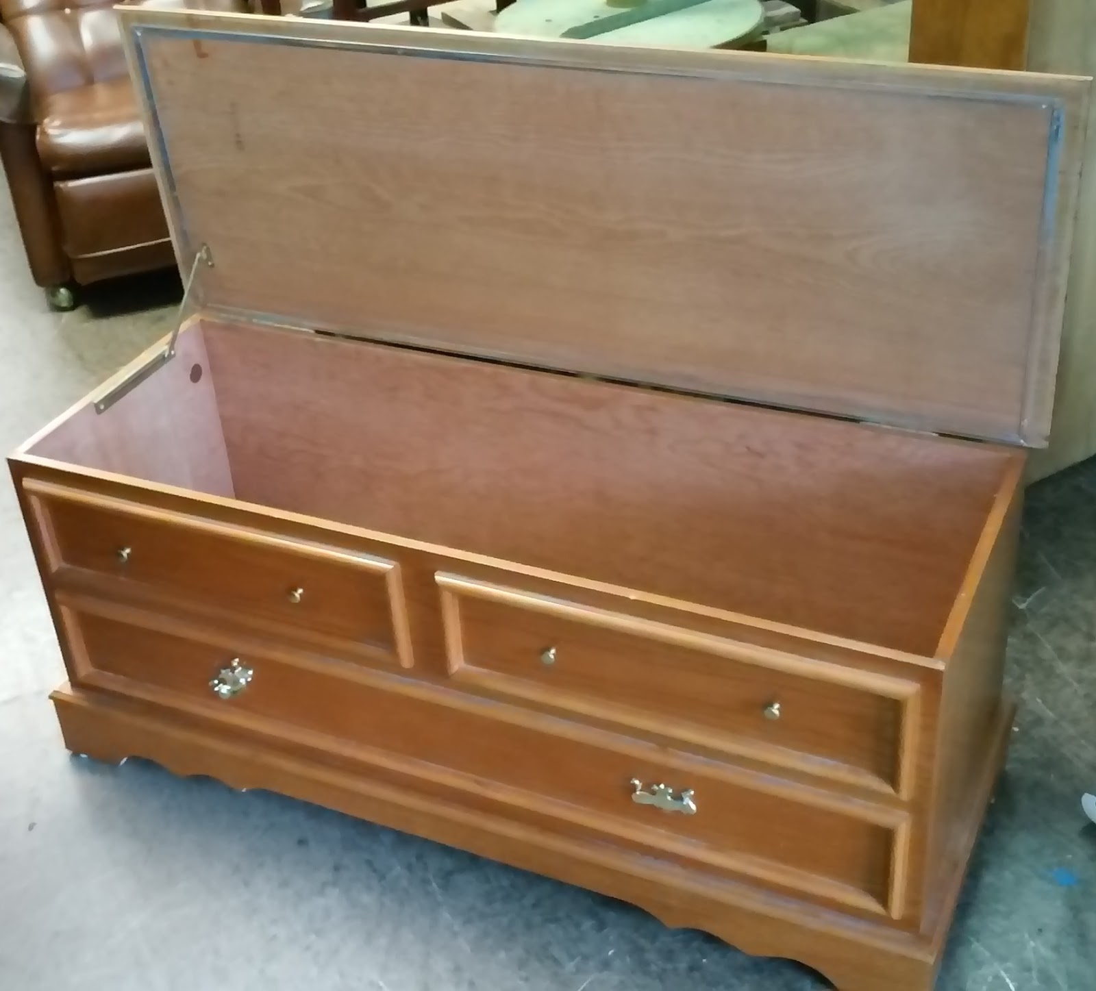 UHURU FURNITURE & COLLECTIBLES SOLD Upholstered Hope Chest 60