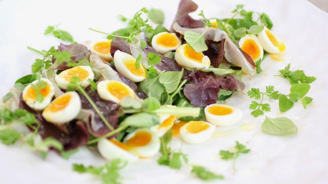 ENSALADA DE ANCHOAS, JAMÓN Y BERROS
