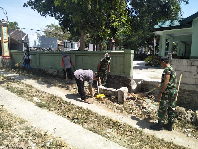 Bangun Ukhuwah Islamiyyah Koramil Tangen Bantu Bersihkan Masjid Bangun Ukhuwah Islamiyyah Koramil Tangen Bantu Bersihkan Masjid
