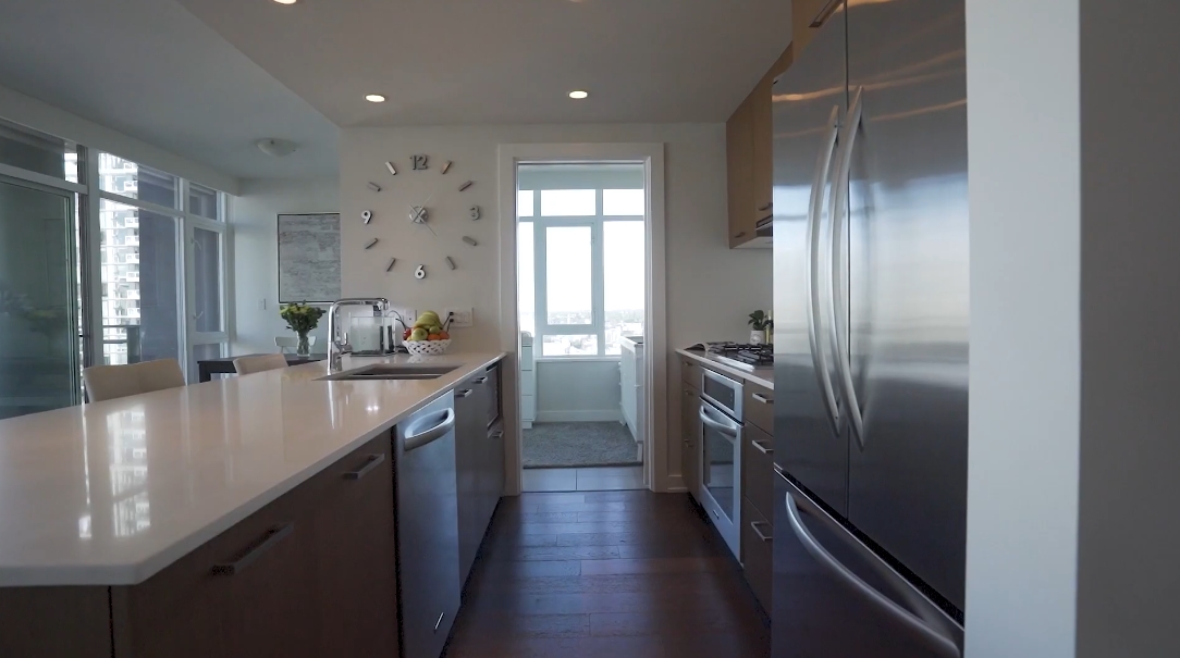 15 Photos vs. 1372 Seymour St #2203, Vancouver Interior Design Luxury Condo Tour