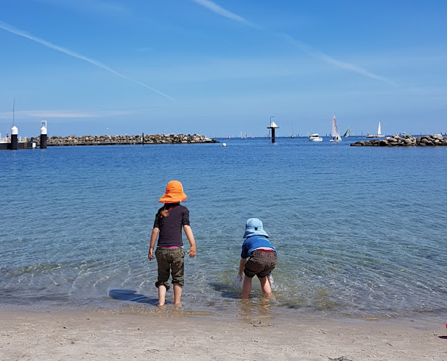 Typisch norddeutsch! Meine 10 liebsten norddeutschen Wörter und ihre Bedeutungen. Meine Kinder pütschern gern, das Wort ist bei uns im Norden sehr verbreitet.