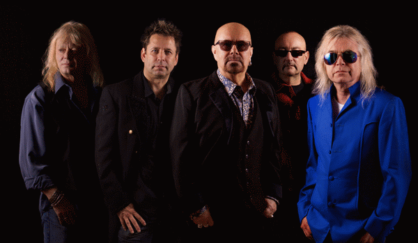 MAGNUM - Sacred Blood 'Divine' Lies (2016) inside