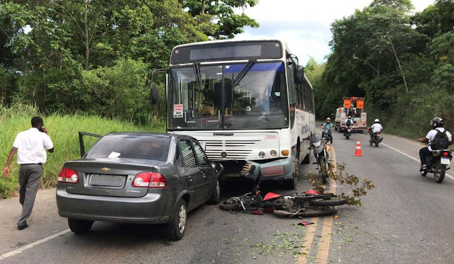 Colisão entre ônibus, carro e duas motos deixa quatro feridos em Salvador