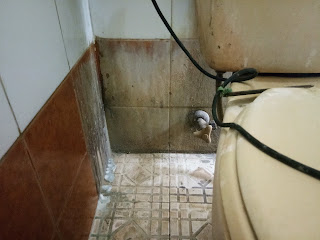 kerak kamar mandi kotor