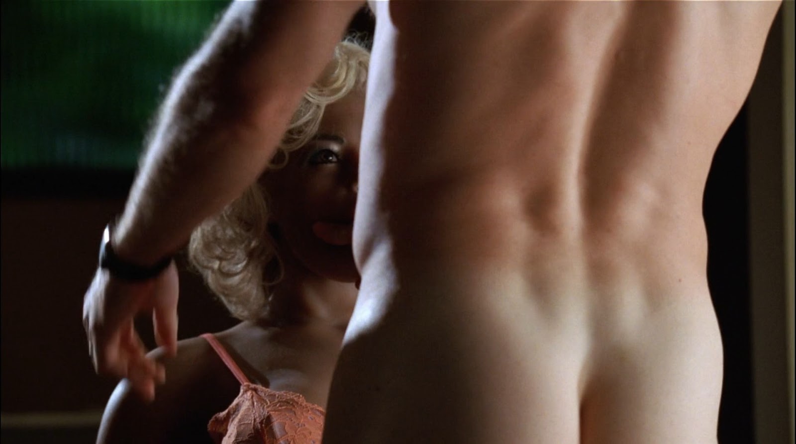 Dylan Walsh in Nip/Tuck S02E10.