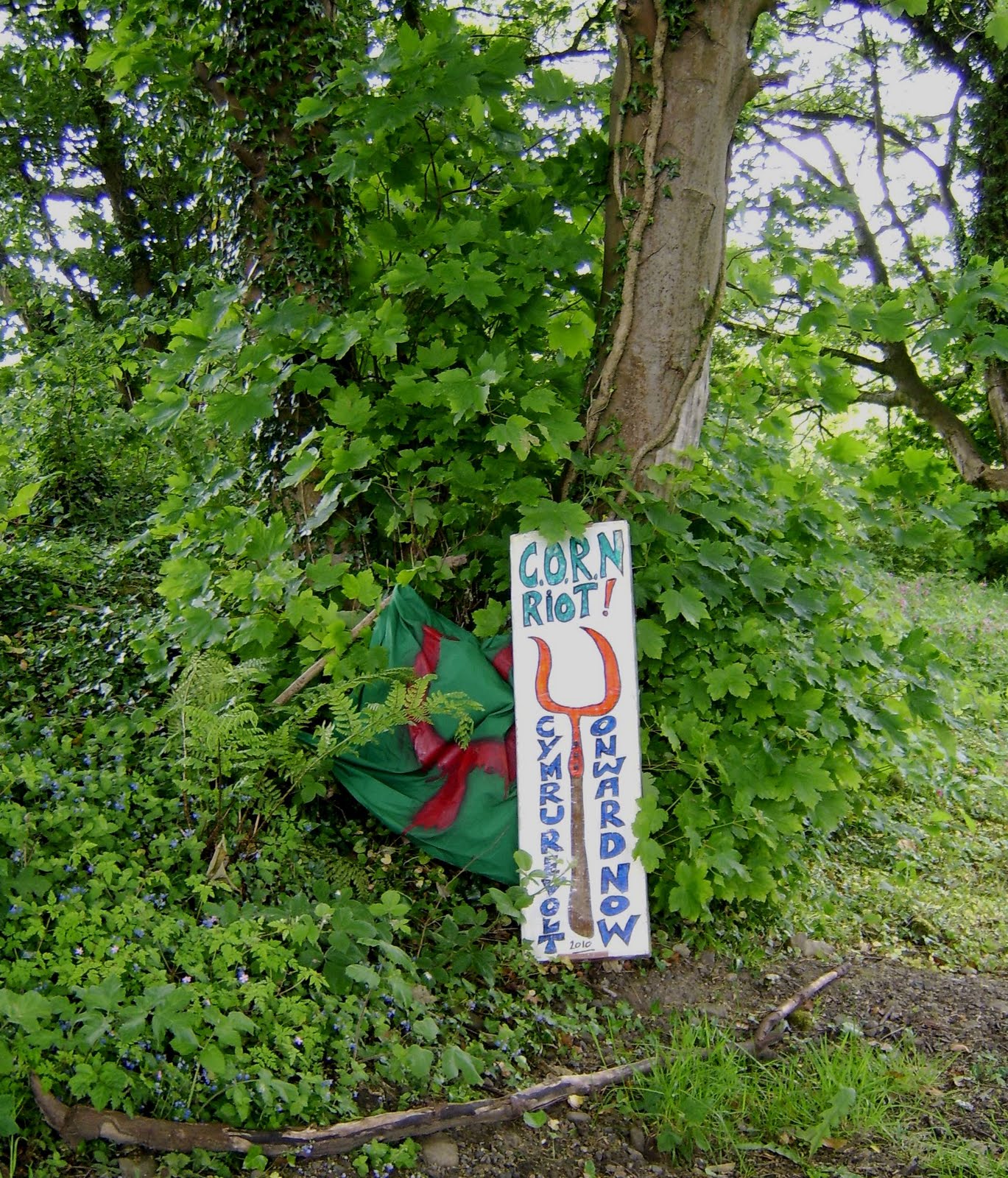 PITCHFORK and PIKE: URDD EISTEDDFOD SWANSEA SPECIAL: THE PEOPLE ARISE ...