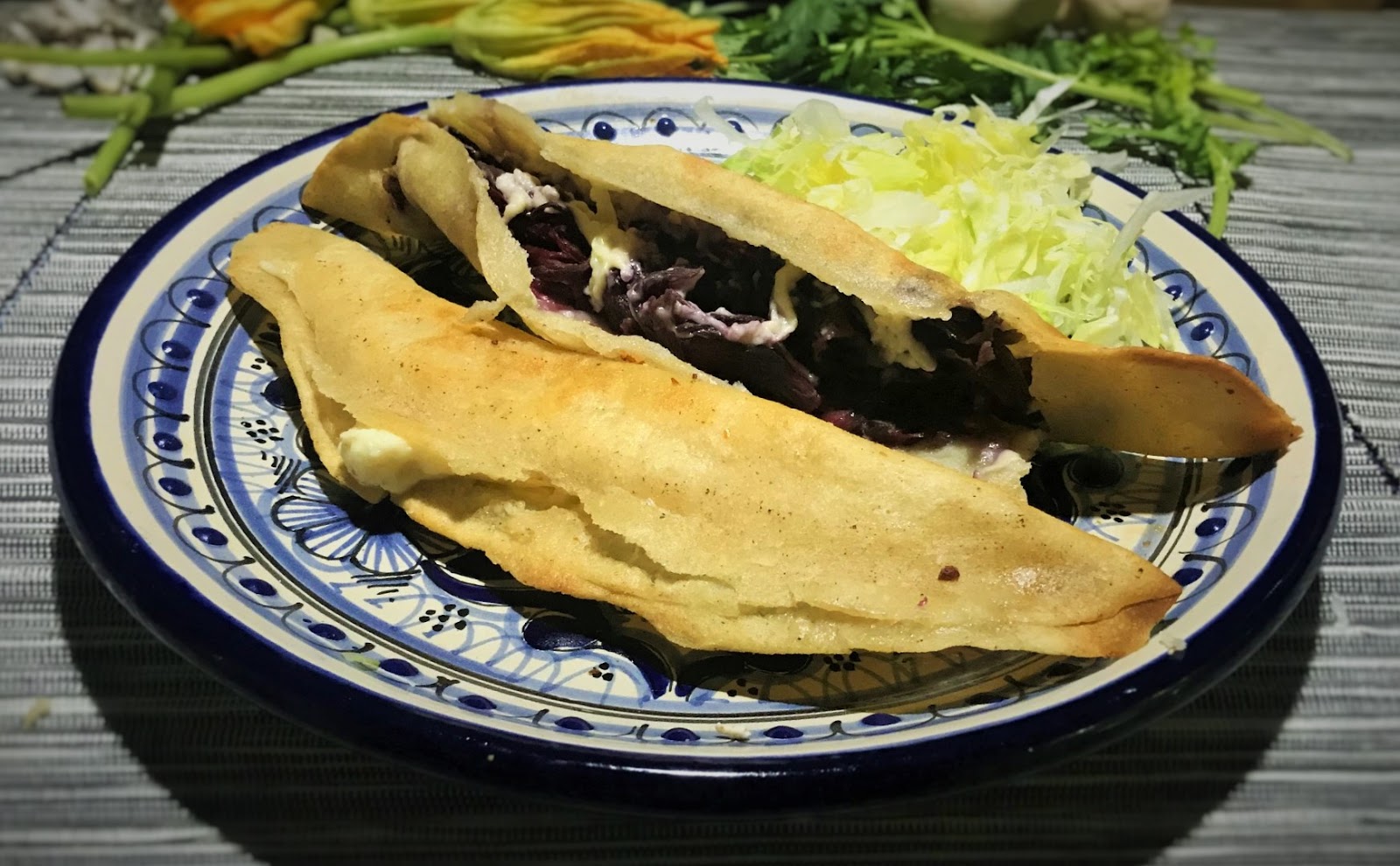 Quesadillas de flor de jamaica
