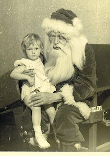 696d7ebaa74a60b5b52a41dd334ada70--creepy-vintage-vintage-santas.jpg