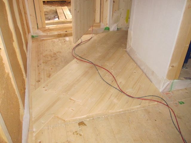 Holzhaus - wir bauen ein Haus aus Holz: Plattenboden Beläge vorbereiten