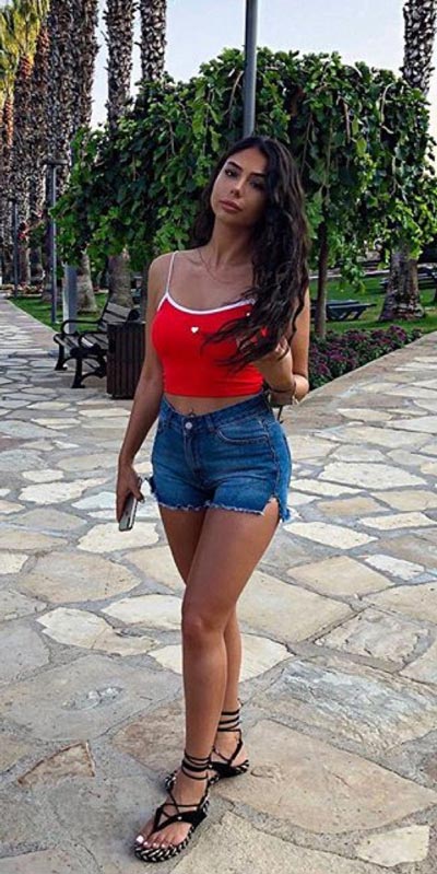 Searching for lightweight outfits to help you cooling off this summer? See 27 Must-have Everyday Summer Styles To Beat The Summer Heat. Summer Fashion via higiggle.com | crop top + shorts | #summeroutfits #cool #summerstyle #shorts