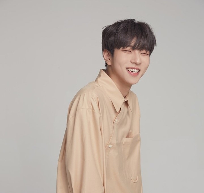 내기준 웃을때 눈웃음이 귀여운 남돌 | 인스티즈