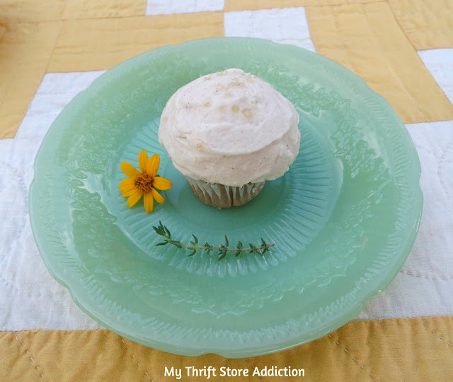 pumpkin spice cupcakes with cinnamon buttercream frosting