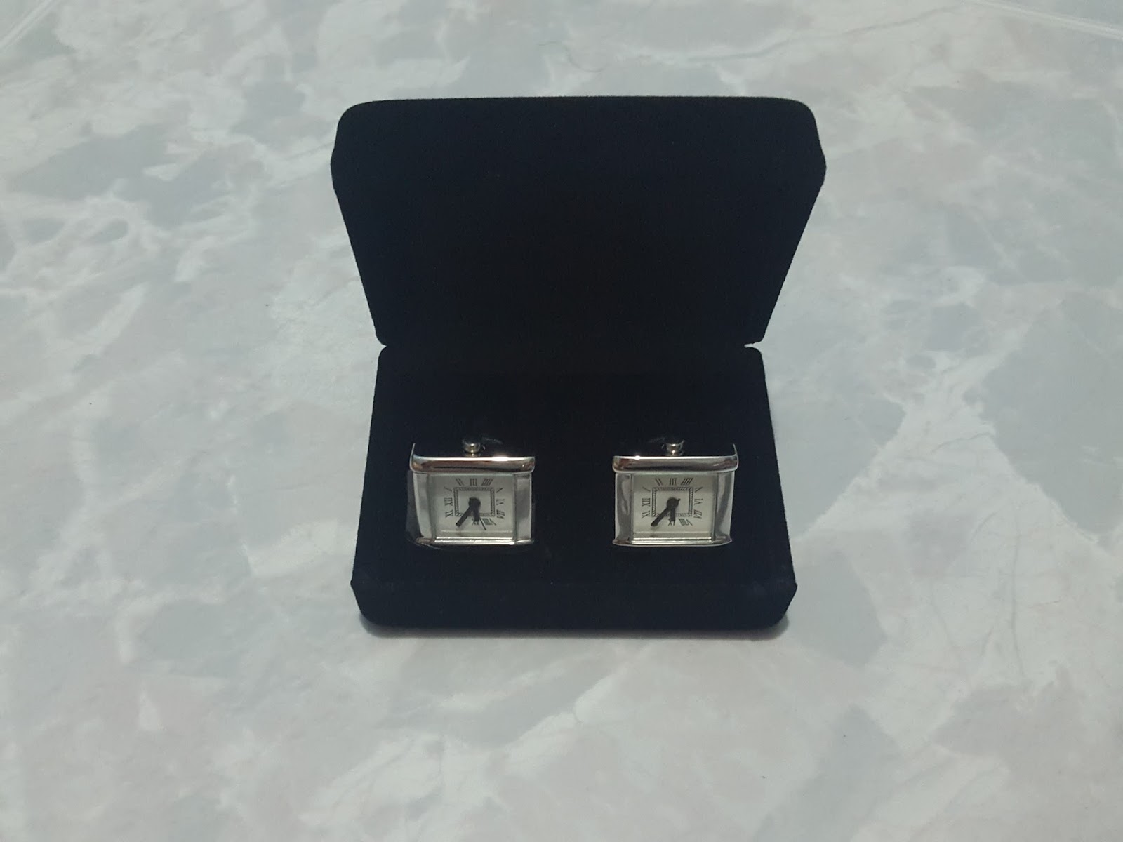 SG Young Investment Look Professional with Eminence Cufflinks