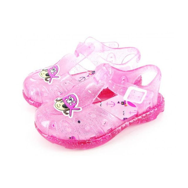 https://www.zapanines.es/chanclas-ninas/1259-cangrejeras-nina-goma-rosa-gioseppo-trapani-pirata.html