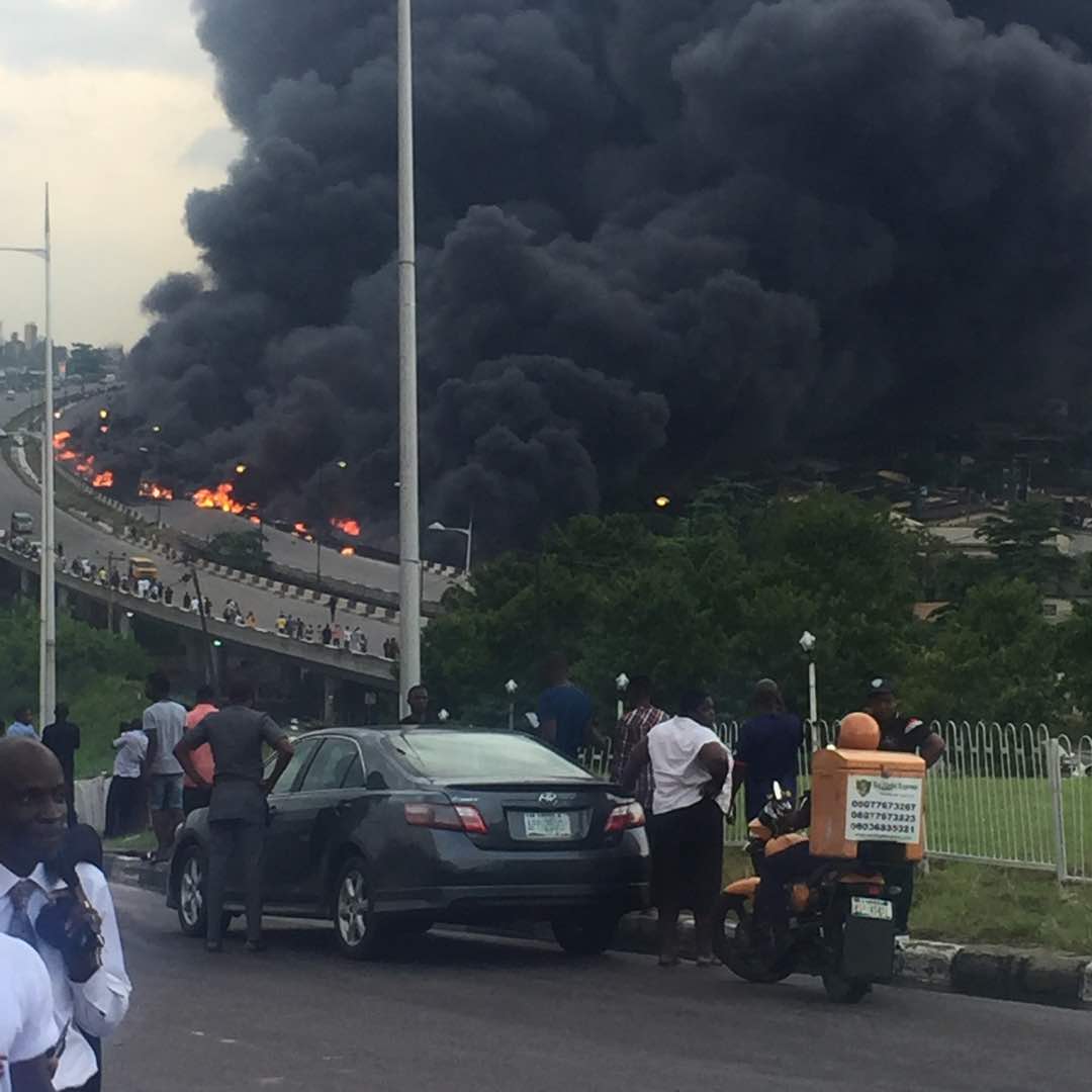 Breaking 30 Cars Burnt As Fuel Tanker Falls In Lagos (Pictures )
