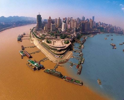 The confluence of the Jialing River and Yangtze River in Chongqing, China The confluence of the Jialing River and Yangtze River in Chongqing, China