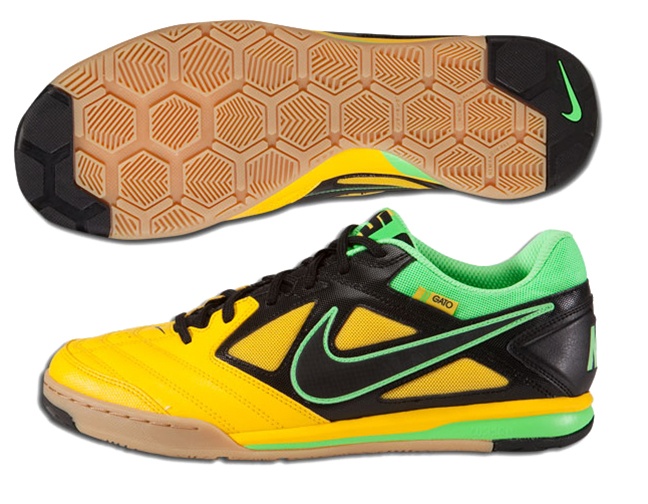 sepatuonlineku: Jual Sepatu Futsal - Sebuah Peluang Usaha