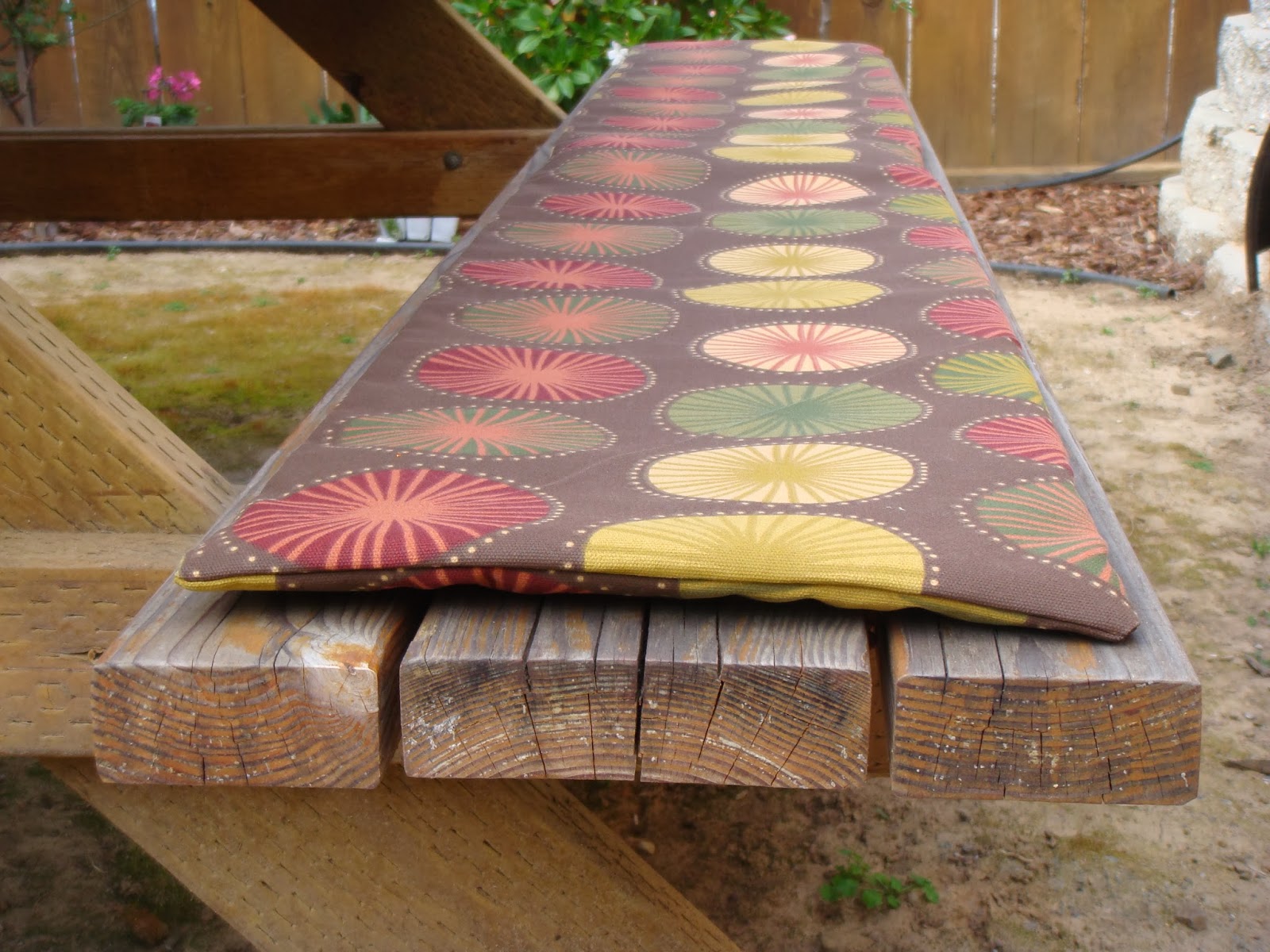 generation sue: Picnic Bench Seat Cover - A Tutorial