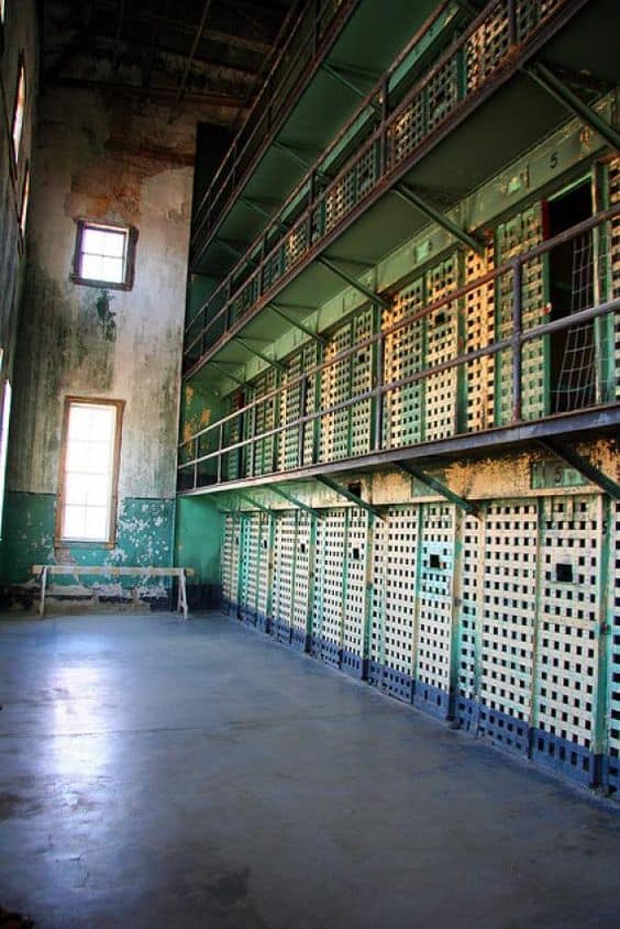 صور نادرة للسجون المهجورة وتاريخها