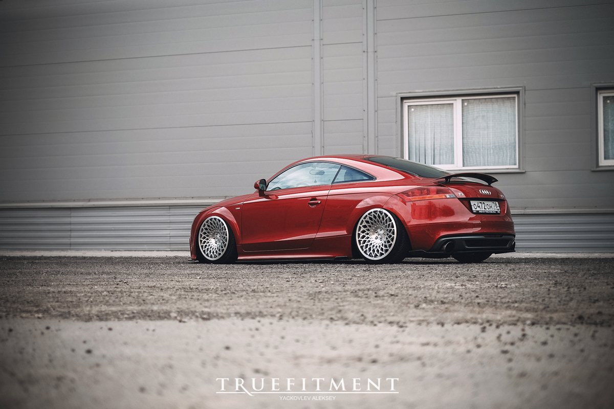 Фон Audi TT стенс