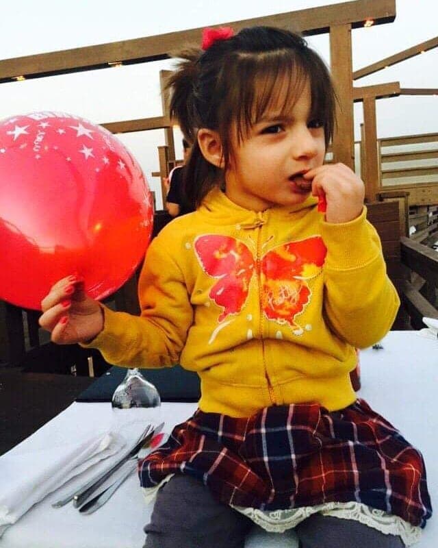 Shahid Afridi Latest Pictures with Her Young Daughter Arwa