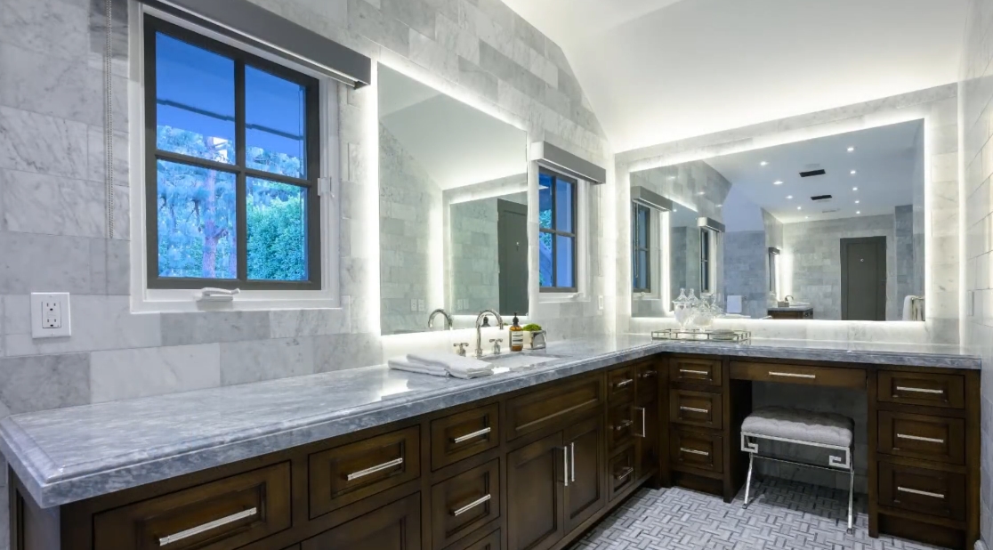 Tour 14023 Aubrey Rd, Beverly Hills, CA vs. 31 Interior Design Photos