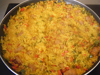  ARROZ CON SALCHICHAS FRESCAS DE POLLO 
