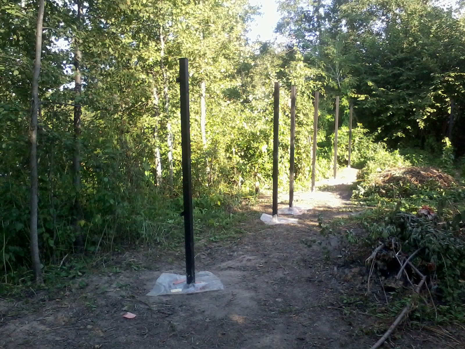 Забор из асбестоцементных труб своими руками