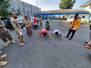 Pelanggar PSBB Diganjar Bersihkan Terminal Indramayu korona