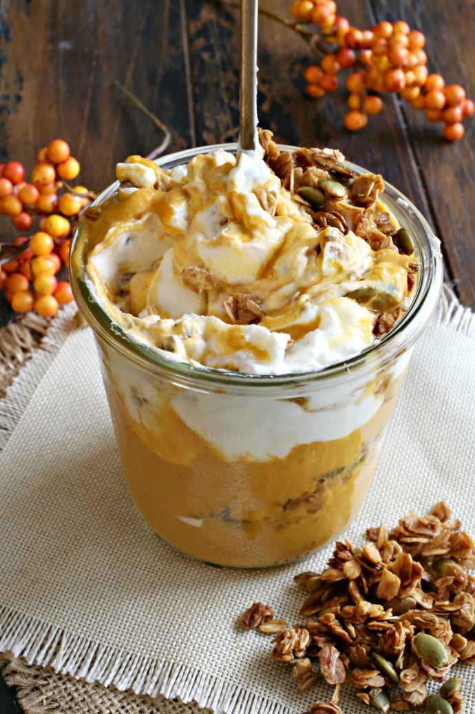 Recipe for a healthy parfait made with yogurt, pumpkin puree and honey, mixed with homemade pumpkin seed granola.