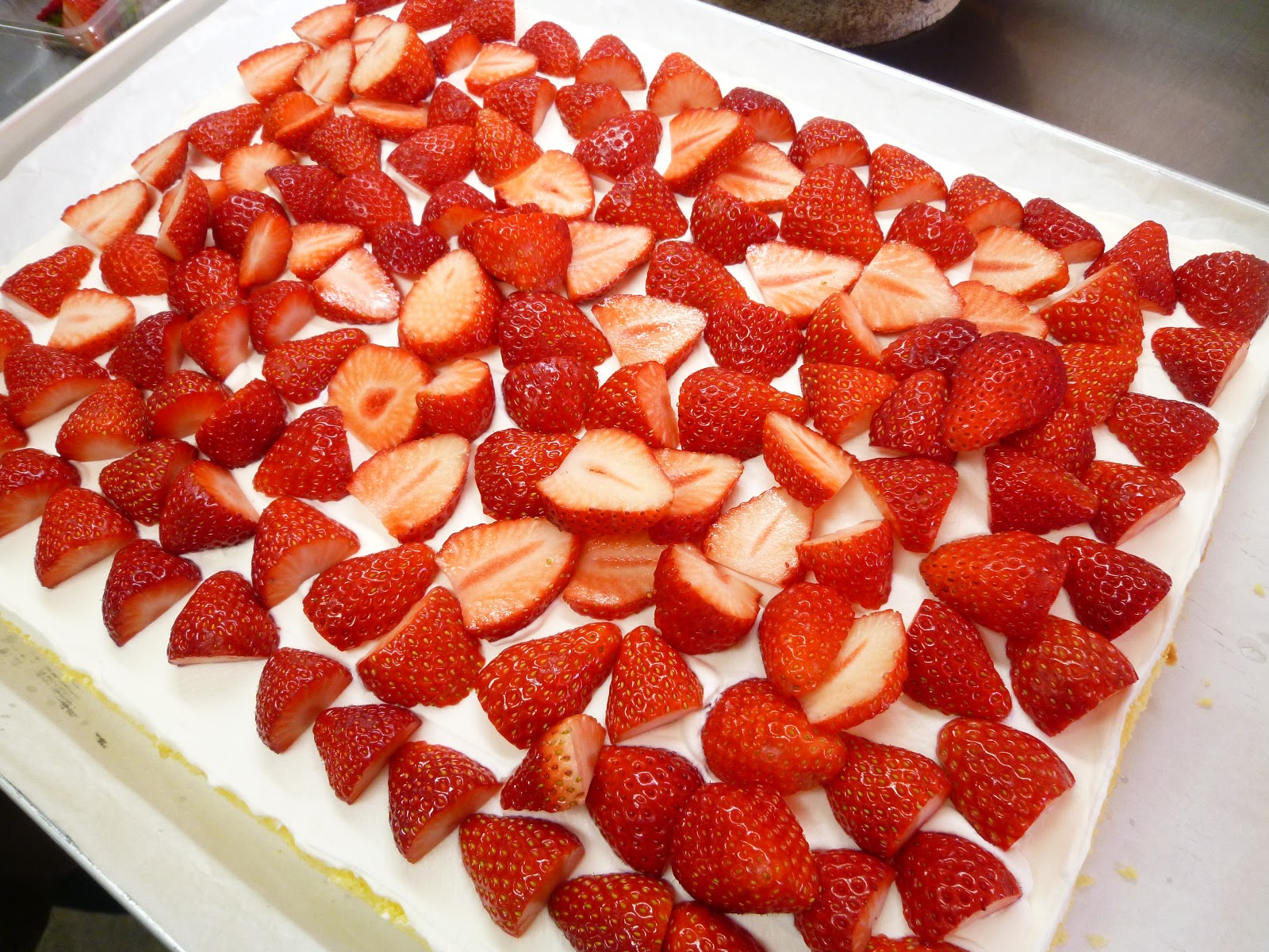 神奈川県小田原市中里のケーキ屋フロマージュのブログ 長方形のウエディングケーキ