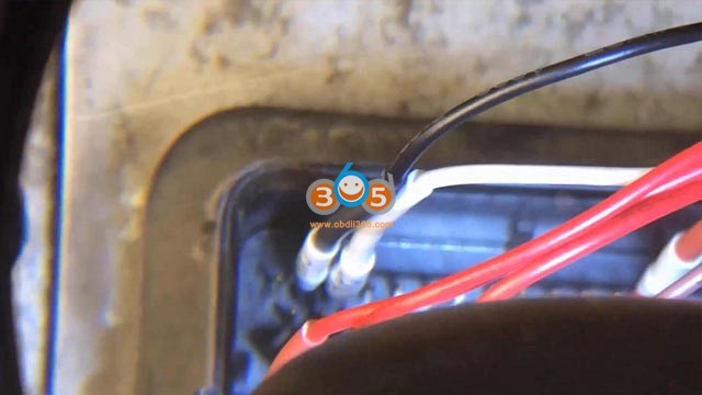 Godiag GT100 and Autel Ultra test 2005 Ford Expedition ECU on bench 11