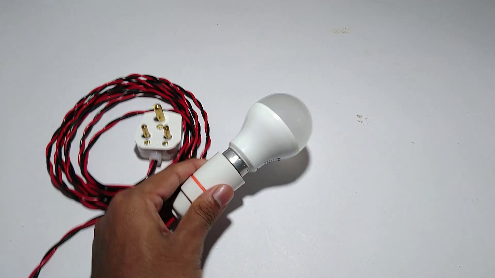 DIYTechStudio How to make a DIY Studio Light or Soft box