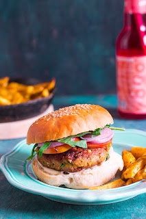 vegan jackfruit burger with jackfruit patty