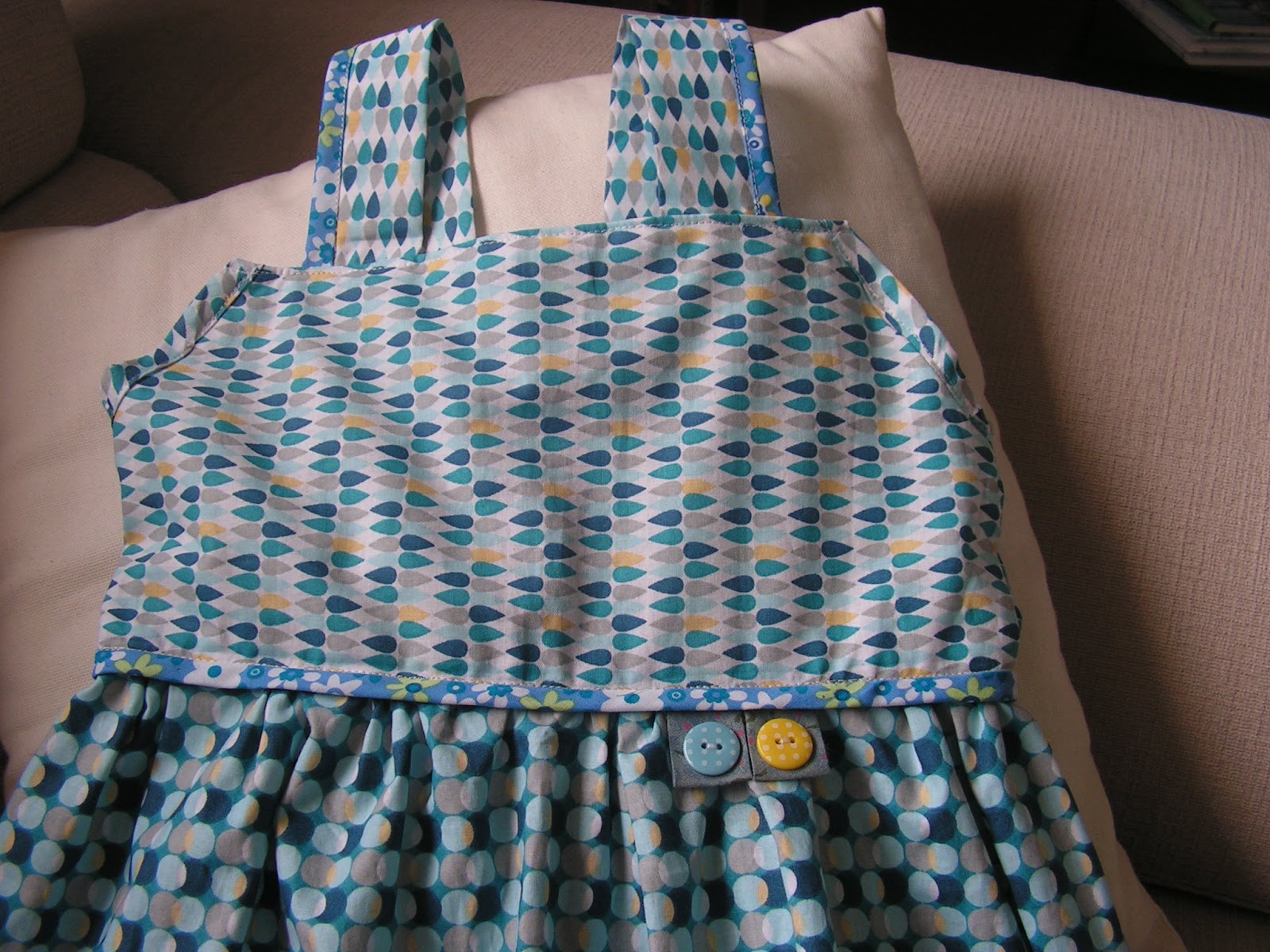 Couture loisir Robe fillette à bretelles