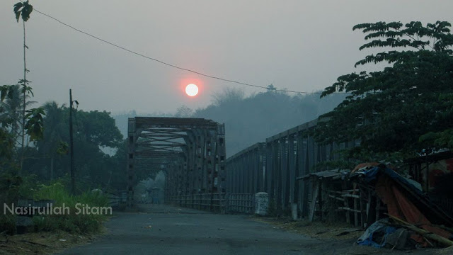 Sunrise di atas jembatan Siluk Bantul