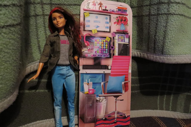 Lightwaves Dolls: Review: Barbie Game Developer
