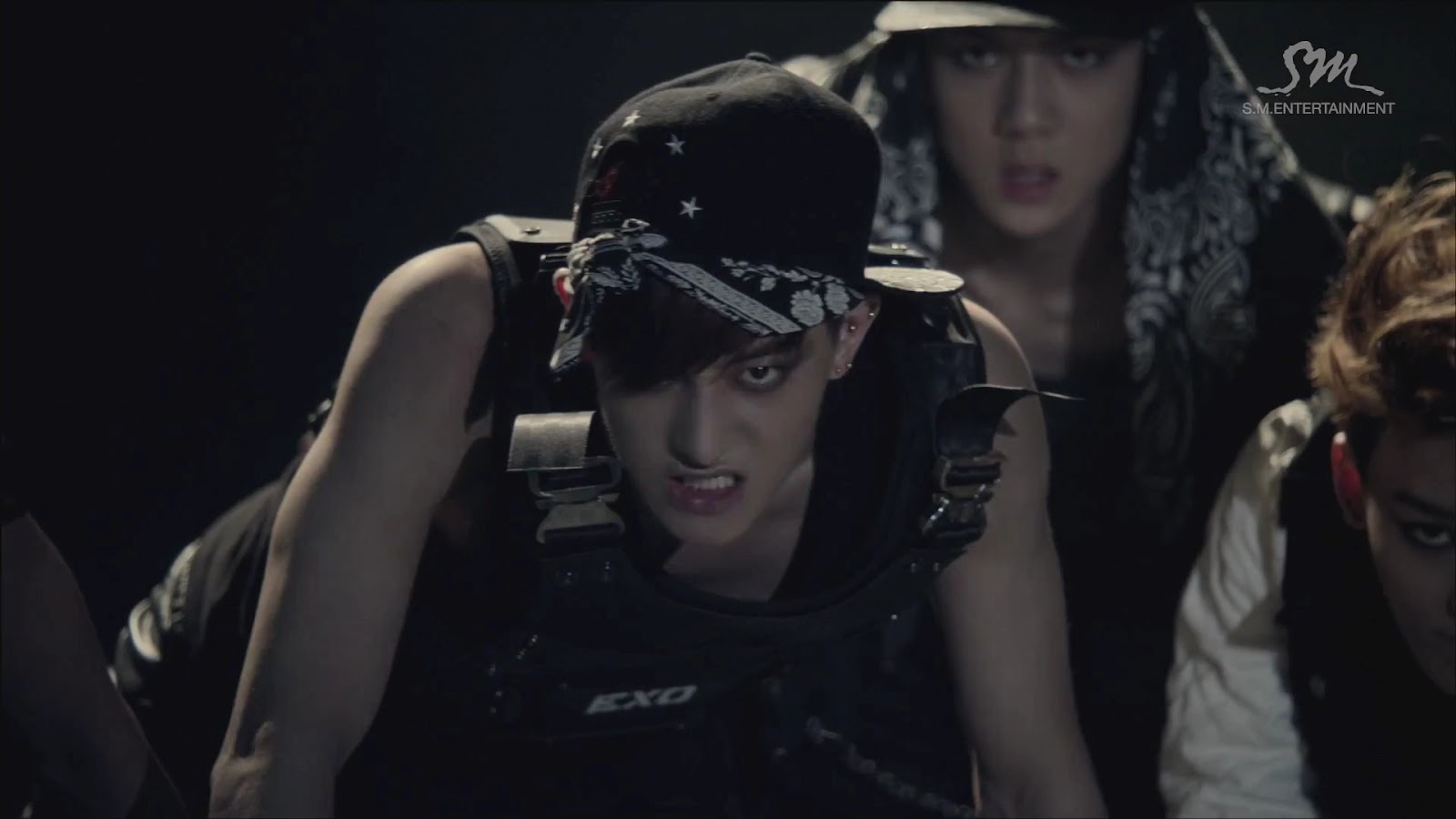 волк волкер. Midnight hour группа. Wolves фильм. Siames the wolf обложка. маскед вольф певец.