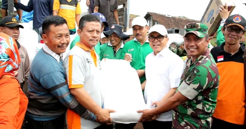 Relawan Berdatangan Bantu Dampak Banjir Bandang Banyuwangi 