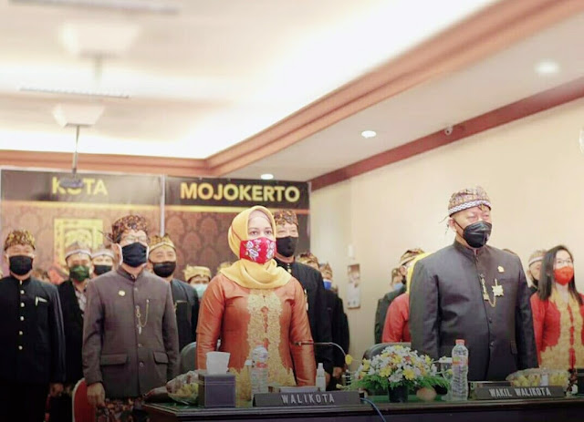 Ning Ita & Cak Rizal Hadiri Paripurna Hari Jadi Kota Mojokerto ke 102 Secara Virtual