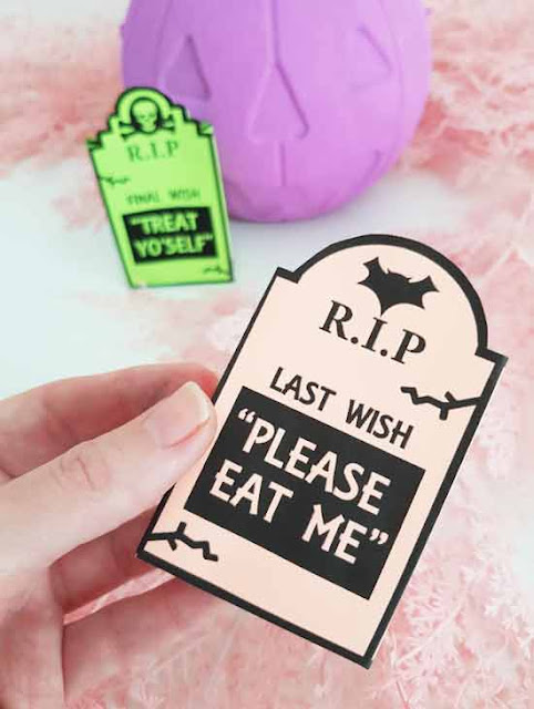 How To Make Mini Gravestone Halloween Treat Bags FREE DIY Printable How To Make Mini Gravestone Halloween Treat Bags FREE DIY Printable