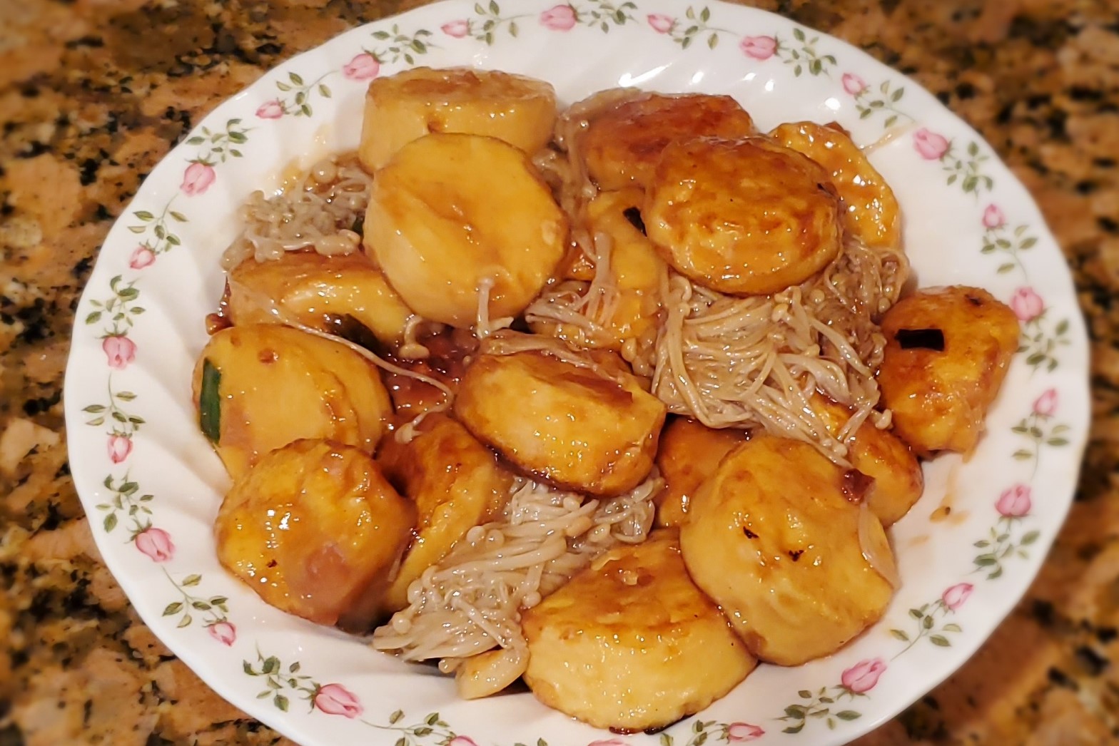 YangYang Cooking Fried Egg Tofu with Enoki Mushroom (家常日本豆腐)