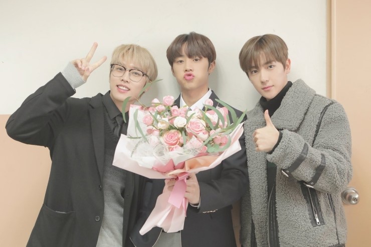 성인의날 맞은 더보이즈 막내라인들 | 인스티즈