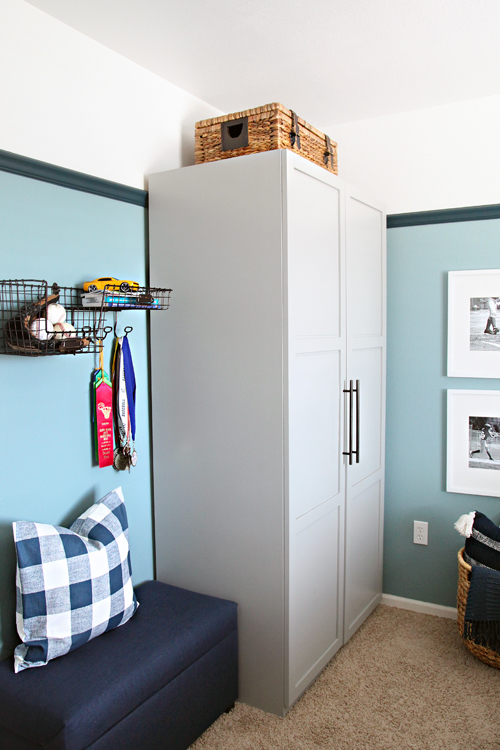 Tween Boy's Room Organized Closet Reveal - Organizing Homelife