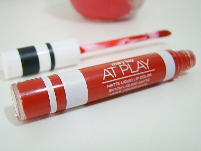 Conheça o batom líquido matte Mary Kay At Play Red Siren