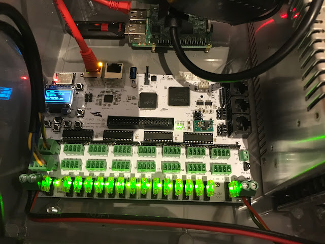 View Falcon F16V3 Enclosure Pictures