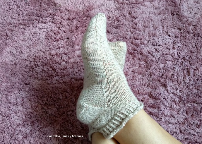 Con hilos, lanas y botones: Glastonbury Socks (patrón de Arantxa Casado, @north.knitter)