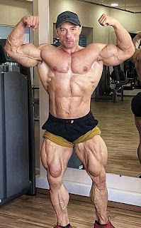 Big Hunks - Men with the Love of Bodybuilding