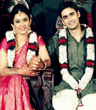 Varun Kapoor Family Wife Son Daughter Father Mother Marriage Photos Biography Profile Tujh sang preet lagai sajna. varun kapoor family wife son daughter